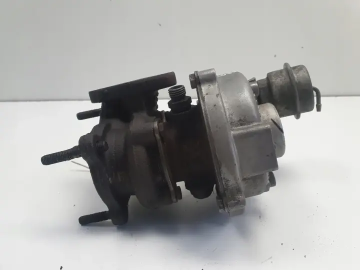 VW Bora 1.9 TDI TURBOSPRĘŻARKA turbo 038145701D