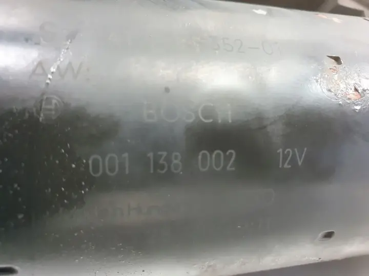 BMW E87 E90 2.0 i ROZRUSZNIK bosch 001138002 7589352