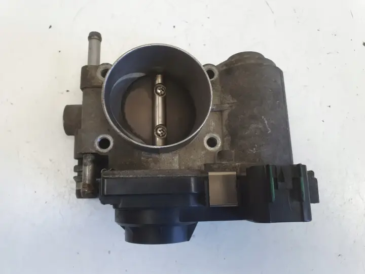 Opel Astra III H 1.6 16V PRZEPUSTNICA 055559227