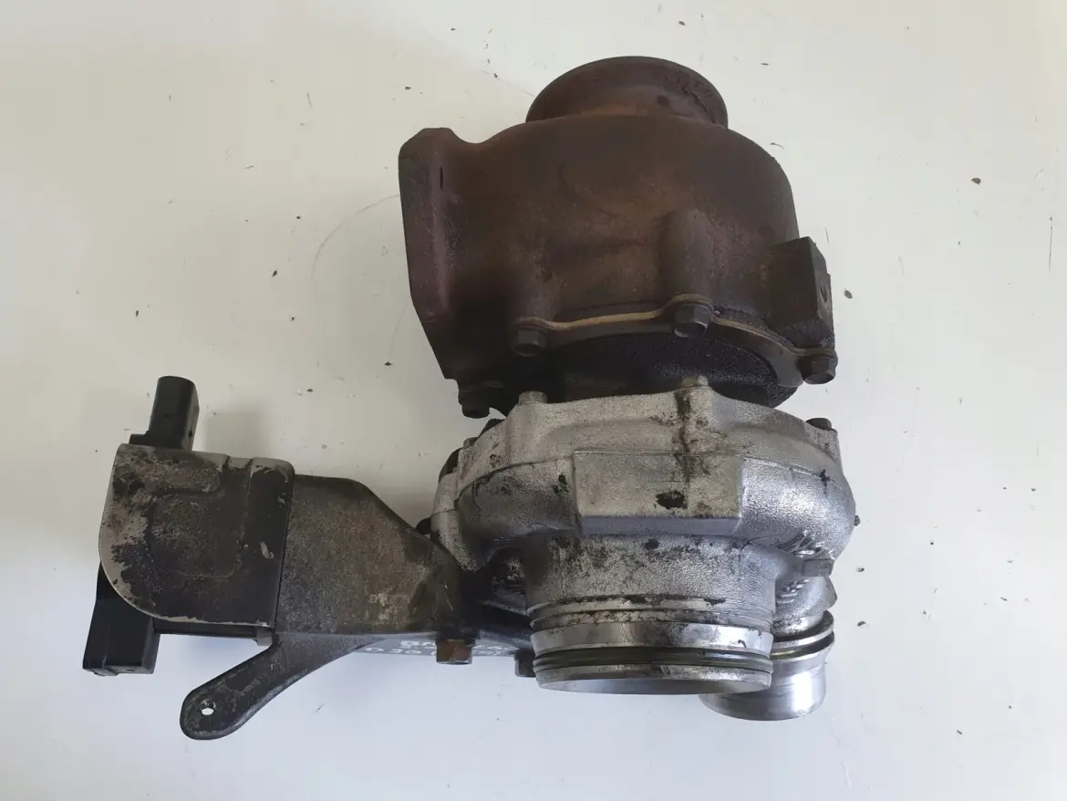 BMW E60 2.0 D TURBOSPRĘŻARKA turbo 8506891