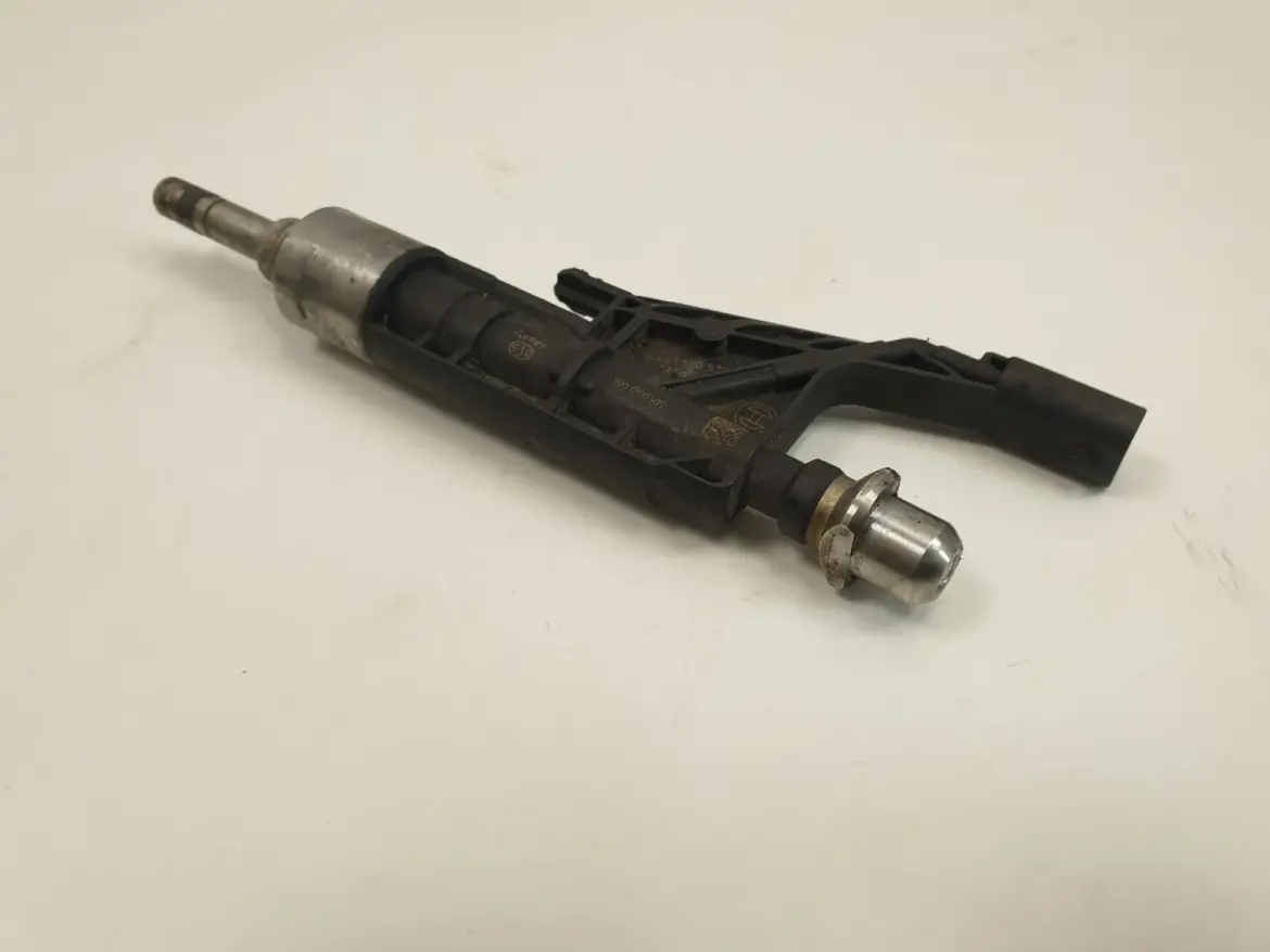 BMW F36 418i 1.5 T WTRYSKIWACZ wtrysk 0261500539