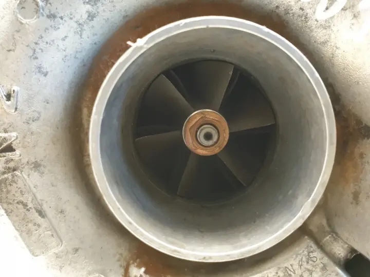 BMW E90 E91 2.0 D TURBOSPRĘŻARKA TURBO
