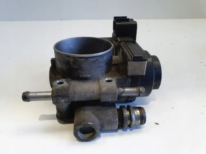 Opel Astra III H 1.6 16V PRZEPUSTNICA 055559227
