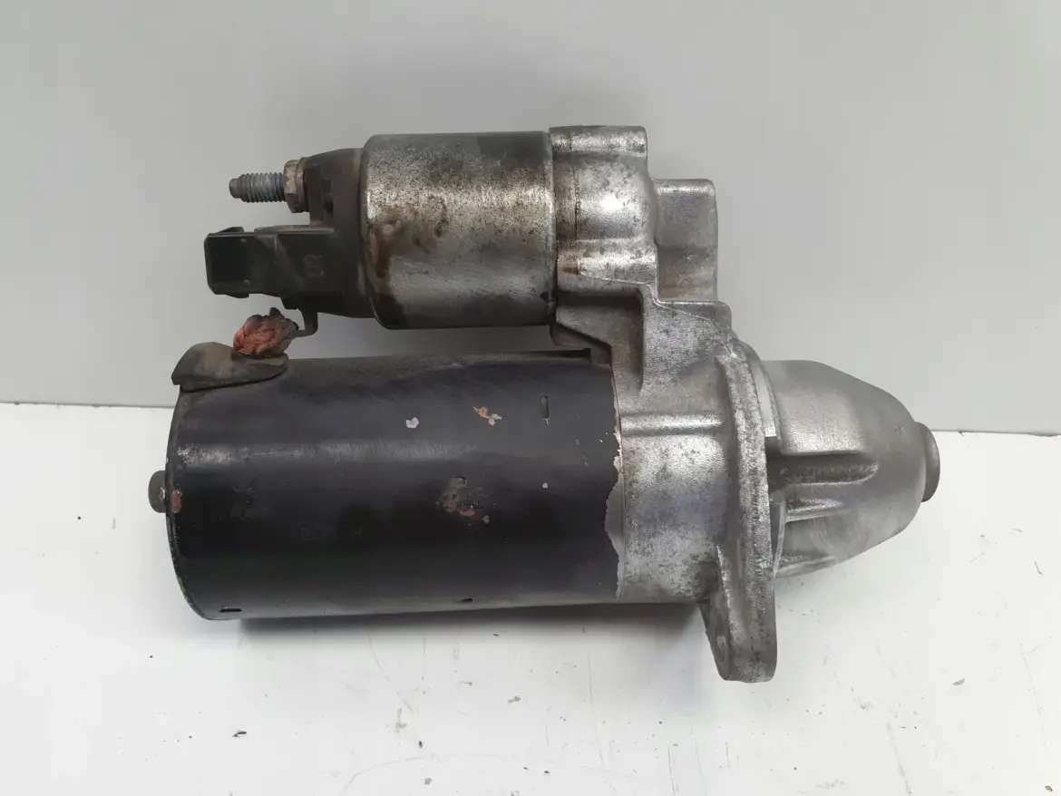BMW E87 E90 2.0 i ROZRUSZNIK bosch 001138002 7589352