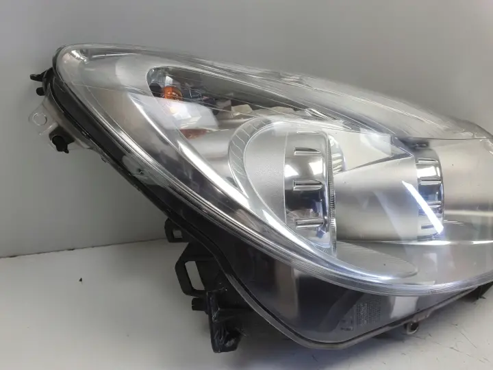 Opel Corsa D PRZEDNIA LAMPA PRAWA prawy przód anglik 13186384