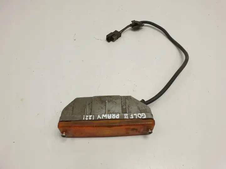 VW Golf II PRAWY PRZEDNI KIERUNKOWSKAZ Przód
