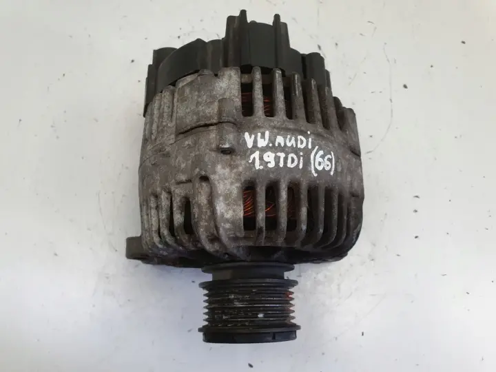Audi A3 II 8P 1.9 TDI ALTERNATOR valeo 06F903023E 110A