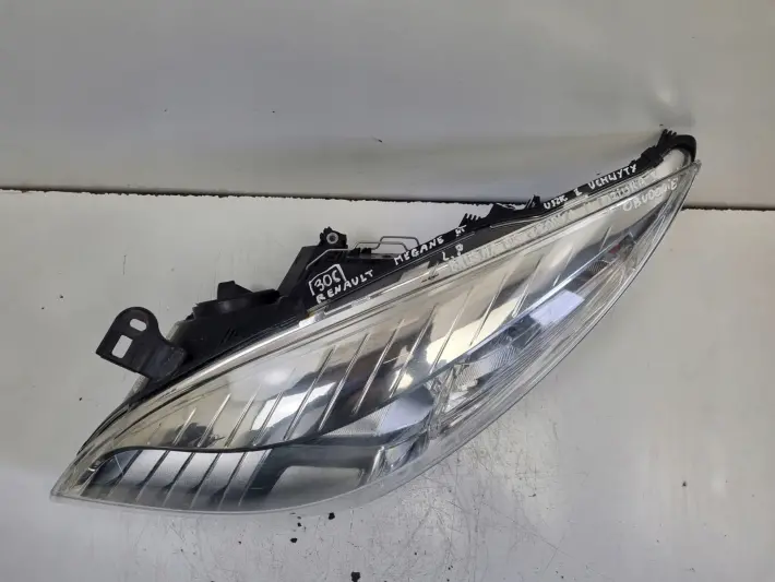 Renault Megane III 08-12r PRZEDNIA LAMPA LEWA lewy przód 260600017R