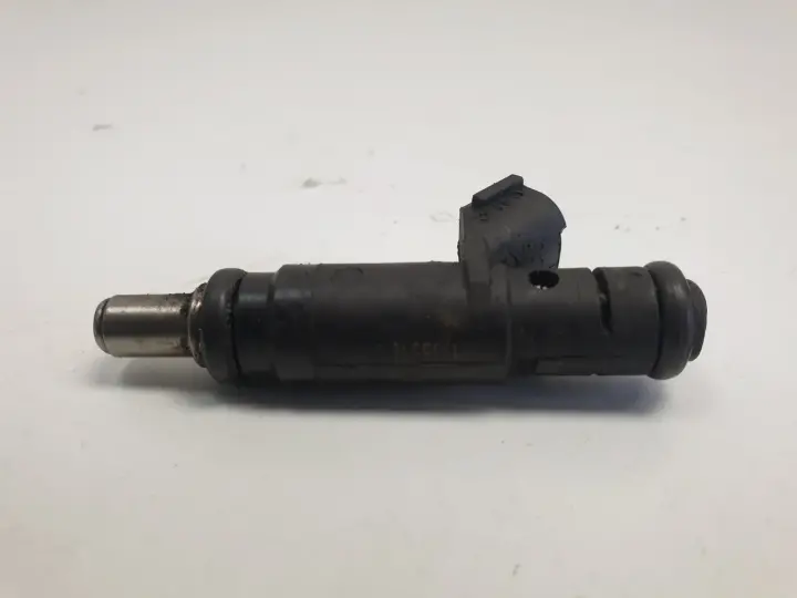 VW Passat B5 FL 2.0 B WTRYSKIWACZ 4262C01774