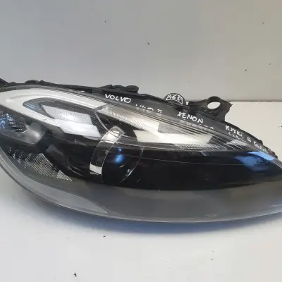 VOLVO V40 II 12-19r PRZEDNIA LAMPA PRAWA PRAWY PRZÓD europa xenen 31420008