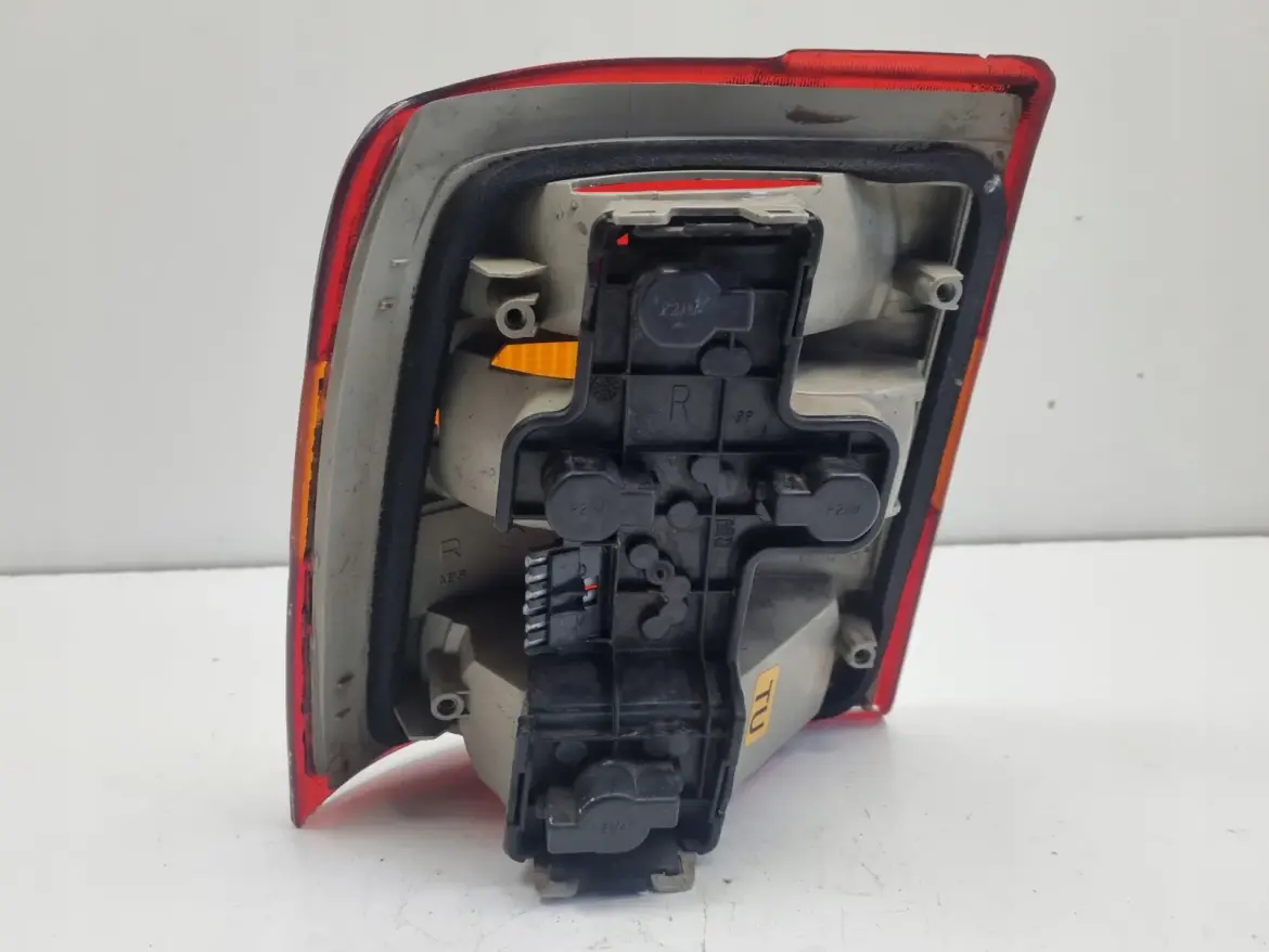 Opel Vectra A sedan 88-92r TYLNIA TYLNA LAMPA PRAWA prawy tył