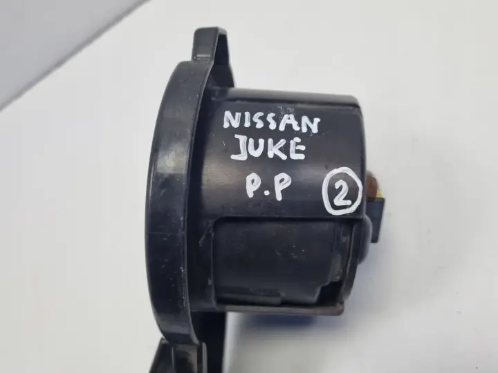 Nissan Juke PRAWY HALOGEN PRZECIWMGIELNY Ramka uchwyt 26150 8992B