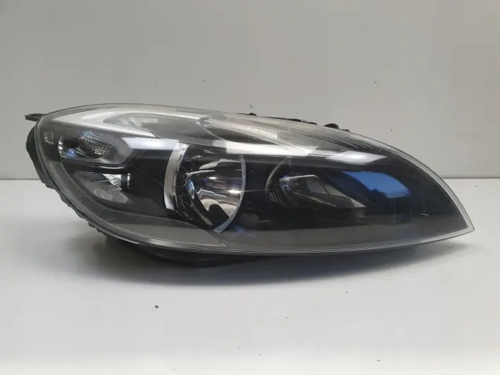 VOLVO V40 II 12-19r PRZEDNIA LAMPA PRAWA PRAWY PRZÓD europa 31283327