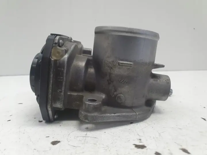 Toyota Yaris III 1.5 VVTi 2NR PRZEPUSTNICA 22030-47040