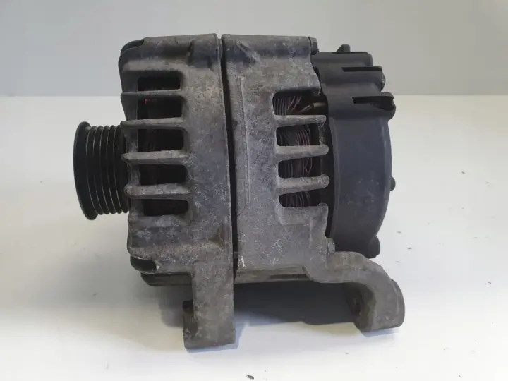 BMW E87 E90 2.0 D ALTERNATOR valeo 7802261 AL03 180A