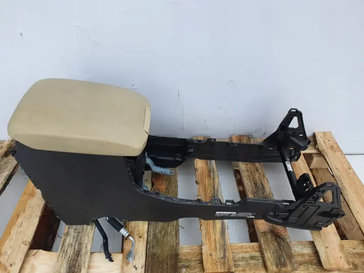 Toyota Land Cruiser 150 PODŁOKIETNIK Z LODÓWKĄ