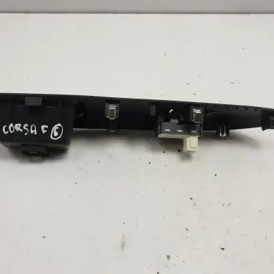 Opel Corsa F PRZEŁĄCZNIK SZYB prawy przód 39176129