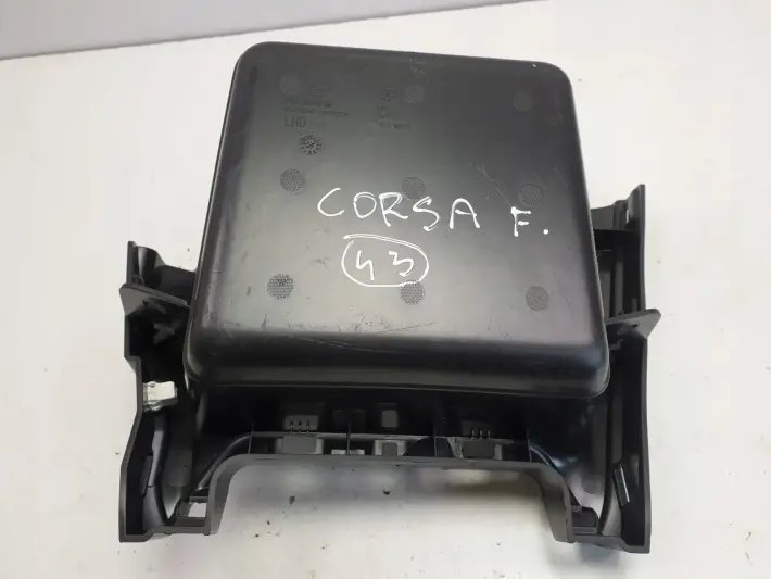 Opel Corsa F SCHOWEJKK TUNELU ŚRODKOWEGO