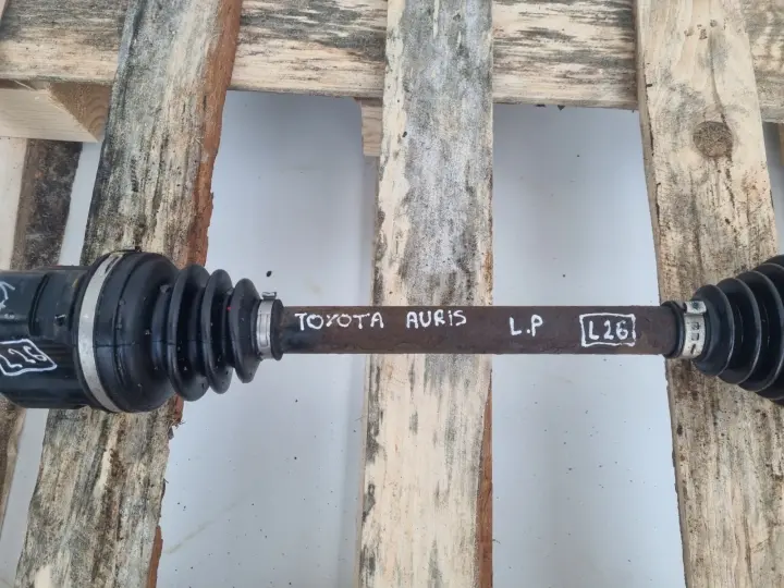 Toyota Auris I 1.6 VVTI LEWA PRZEDNIA PÓŁOŚ półośka lewy przód