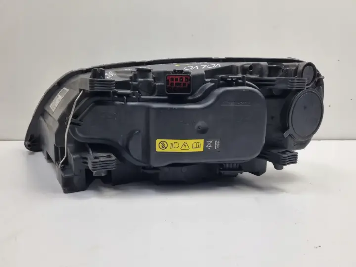 Volvo S80 II V70 III 06-16r PRZEDNIA LAMPA PRAWA PRAWY PRZÓD skręt 31214169