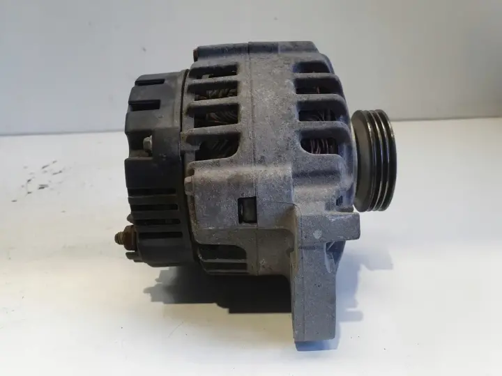 Renault Clio II 1.2 16V ALTERNATOR 8200660044 valeo