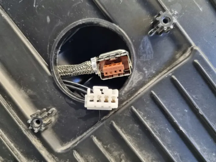 Volvo V40 II 12-16r PRZEDNIA LAMPA LEWA lewy przód EUROPA XENON 31420007