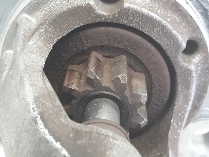 BMW E90 2.5 i ROZRUSZNIK 0001107424 bosch