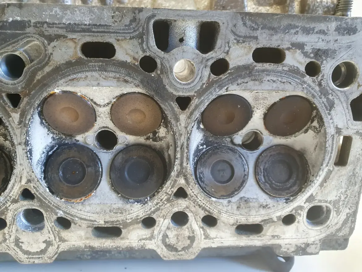 Opel Zafira B Astra J 1.6 16V A16XER GŁOWICA CYLINDRÓW 55559340