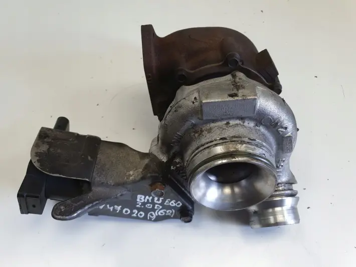 BMW E60 2.0 D TURBOSPRĘŻARKA turbo 8506891