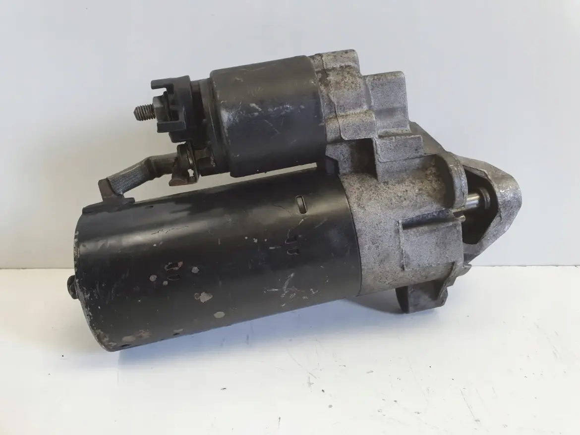 VW Passat B5 1.9 TDI ROZRUSZNIK bosch 068911024G 0001110128