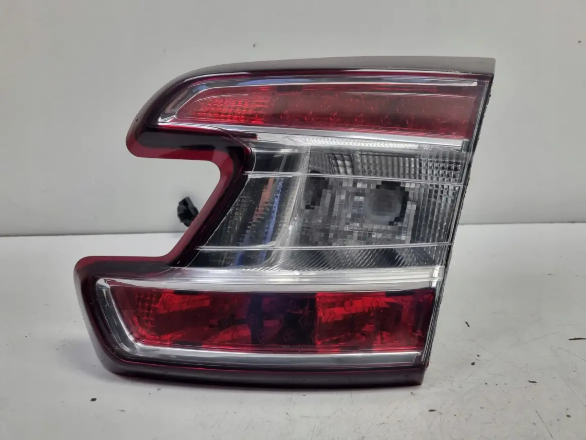 Renault Megane III kombi TYLNA LAMPA PRAWA prawy tył W KLAPE 265500027R