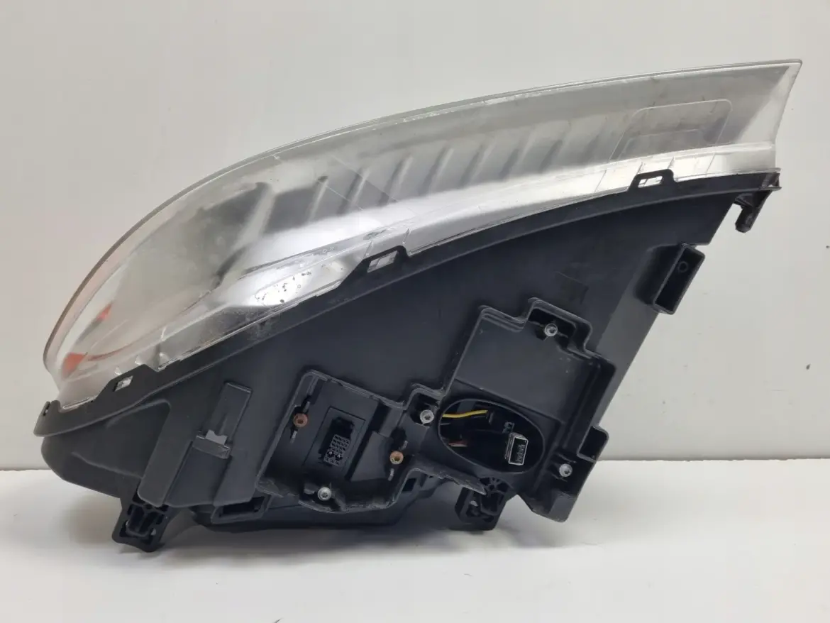 Volvo S80 II V70 III 06-16r PRZEDNIA LAMPA PRAWA PRAWY PRZÓD skręt 31214169