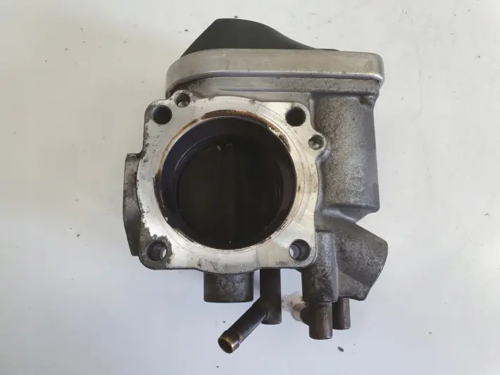 Audi A3 II 8P 1.6 8V PRZEPUSTNICA 06A133062AB