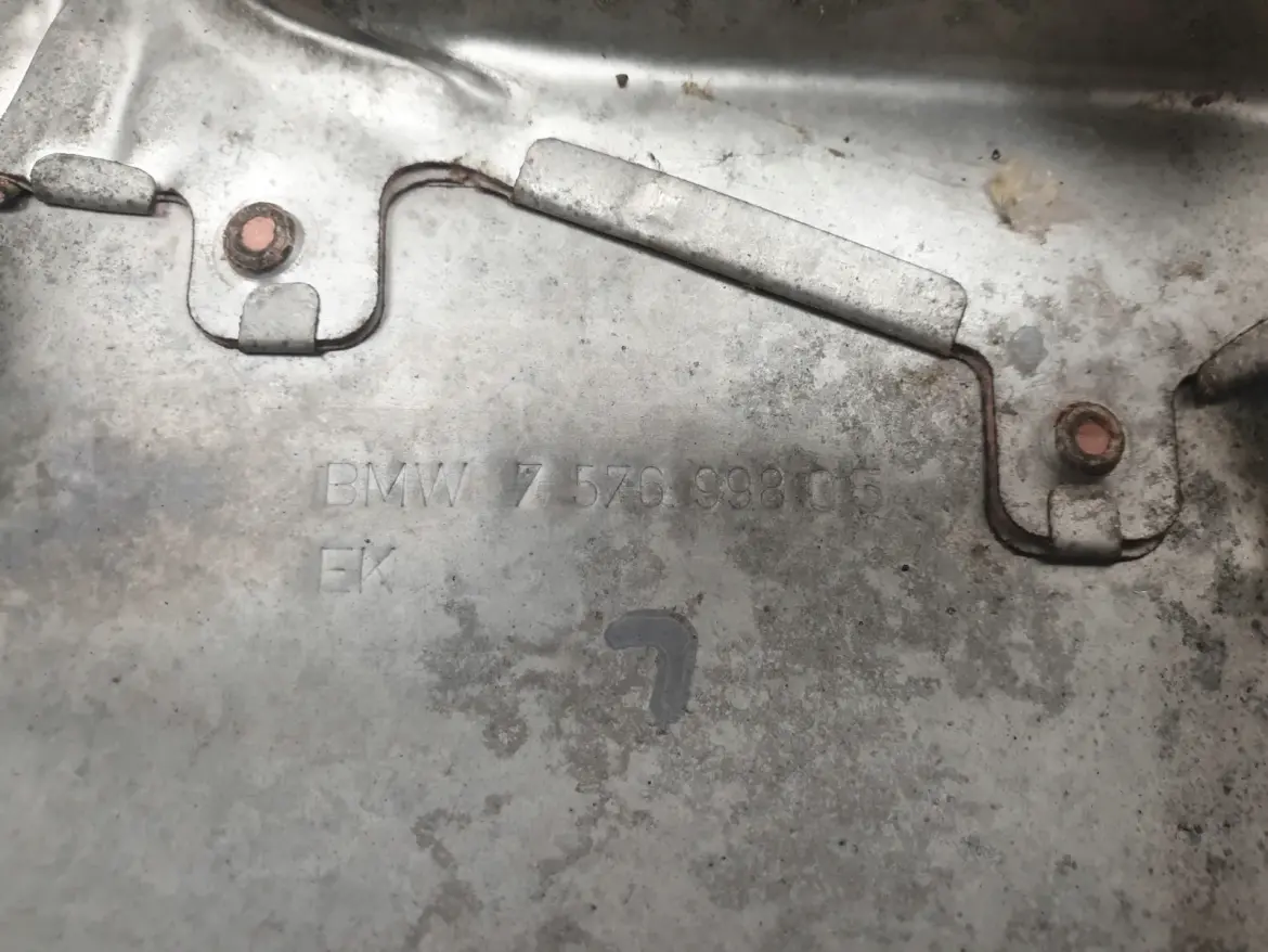 BMW F01 02 4.4 V8 OSŁONA TERMICZNA TURBOSPRĘŻARKI