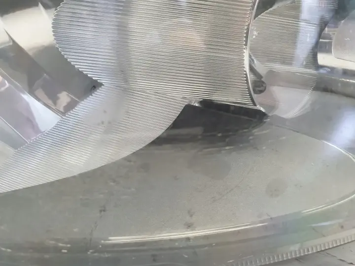 Ford Fiesta MK6 MK7 08-12r PRZEDNIA LAMPA PRAWA prawy przód Anglik ciemna