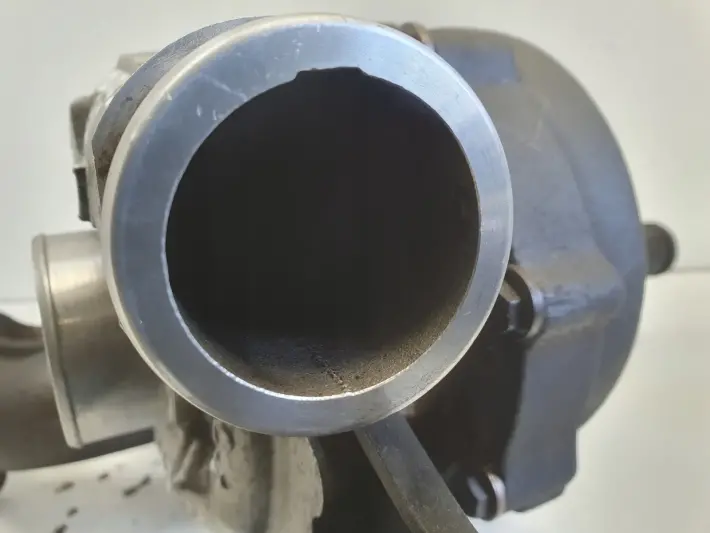 Volvo S40 II V50 2.4 D5 TURBOSPRĘŻARKA turbo 30774670