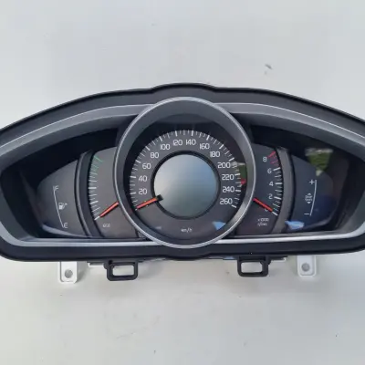 Volvo V40 II 2.0 T Benzyna LICZNIK ZEGARY Europa 31453101