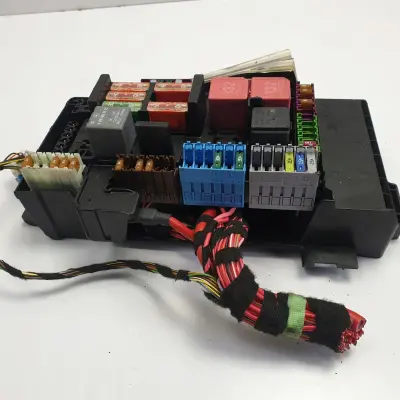 Mercedes A205 W205 2.2 CDI SKRZYNKA BEZPIECZNIKÓW