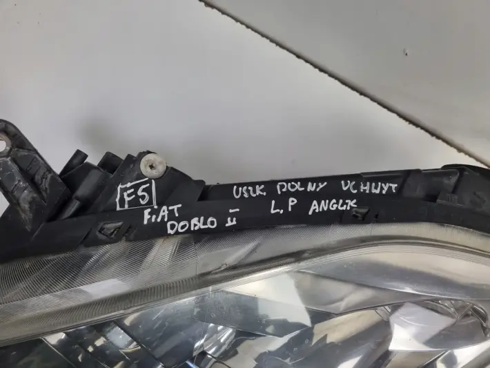 Fiat Doblo II 10-14r PRZEDNIA LAMPA LEWA lewy przód anglik 51817939