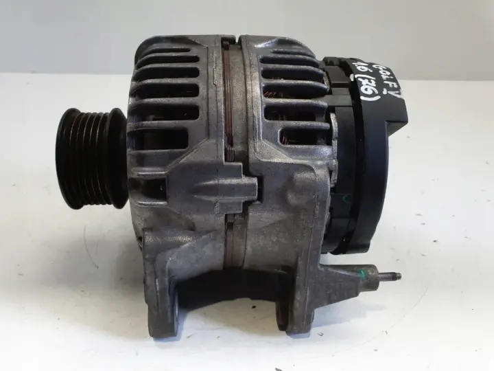 VW Golf V 1.6 8V ALTERNATOR 06A903026B bosch 70A