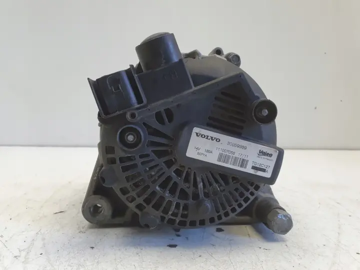 Volvo C30 D2 1.6 D ALTERNATOR 30659389 oryginał