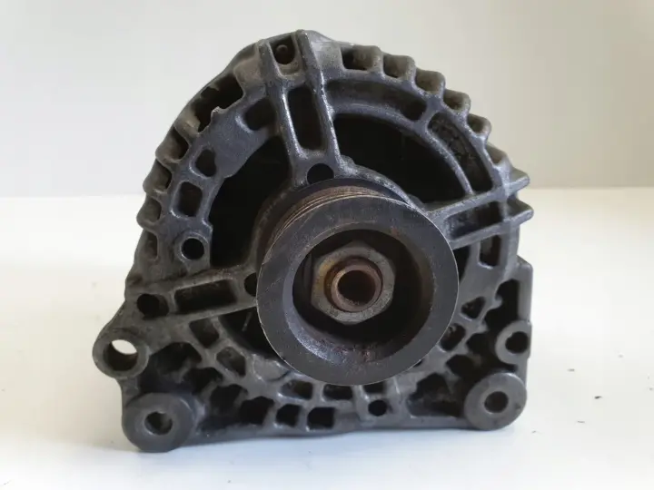 VW Golf V 1.4 FSI ALTERNATOR 03C903023D 110A bosch