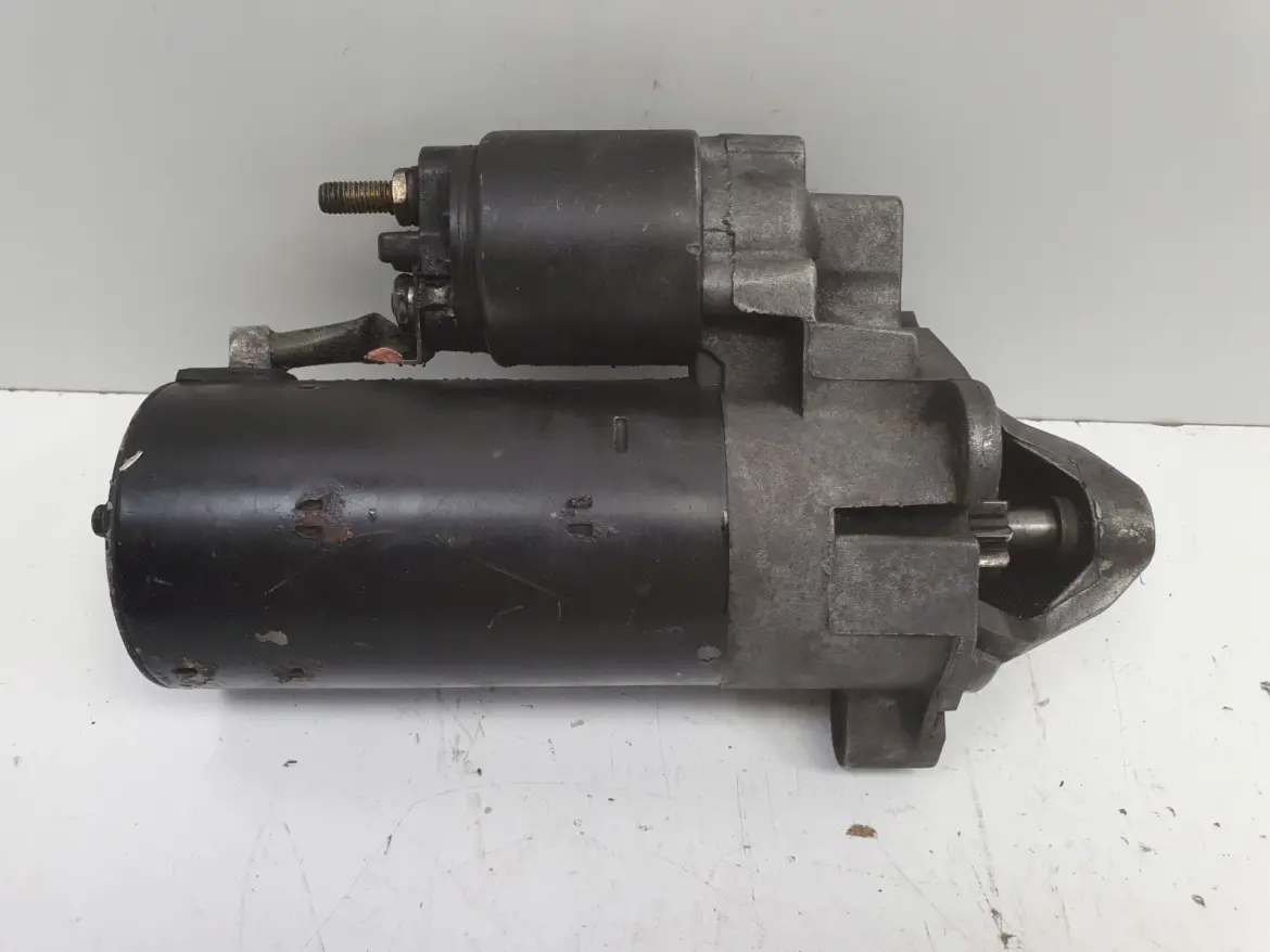 VW Passat B5 1.9 TDI ROZRUSZNIK bosch 068911024G 0001110128