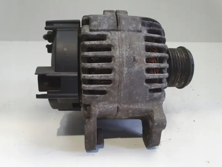 Audi A3 II 8P 1.9 TDI ALTERNATOR valeo 06F903023E 110A
