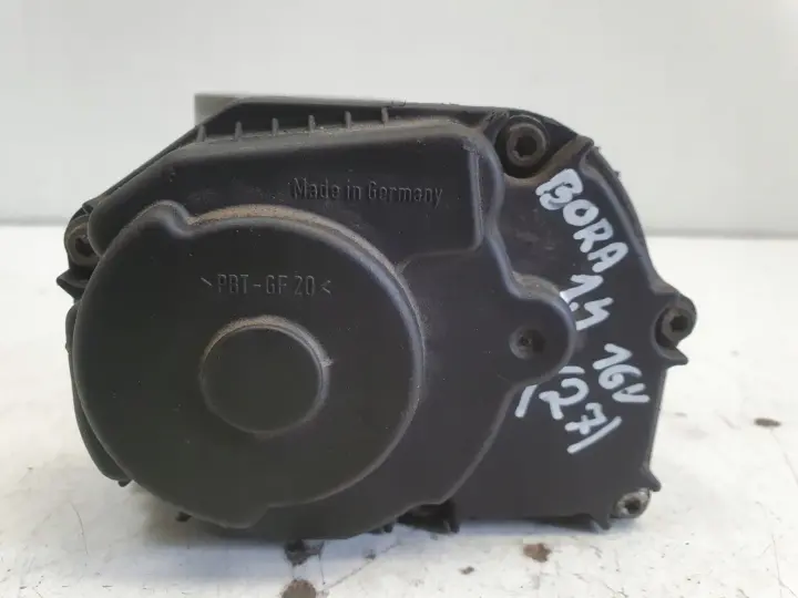 VW Bora 1.4 16V PRZEPUSTNICA 030133064F