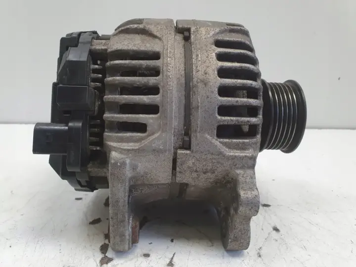 VW Bora 1.9 TDI ALTERNATOR bosch 06F903023F 140A