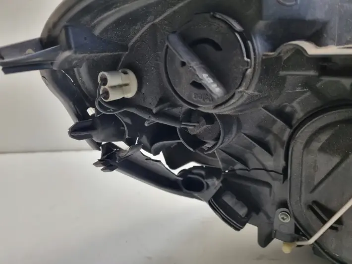 Volvo XC60 I 08-13r PRZEDNIA LAMPA LEWA lewy przód USA 30763147