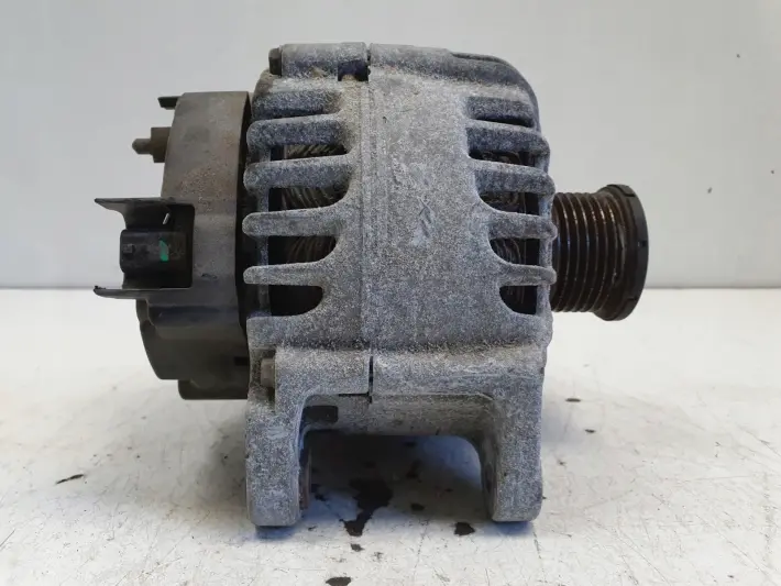 Renault Clio IV 0.9 TCe ALTERNATOR valeo 231007842R
