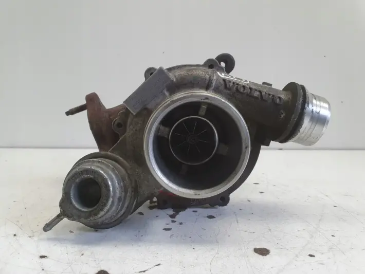 Volvo V60 2.0 D2 TURBOSPRĘŻARKA turbo 31380130