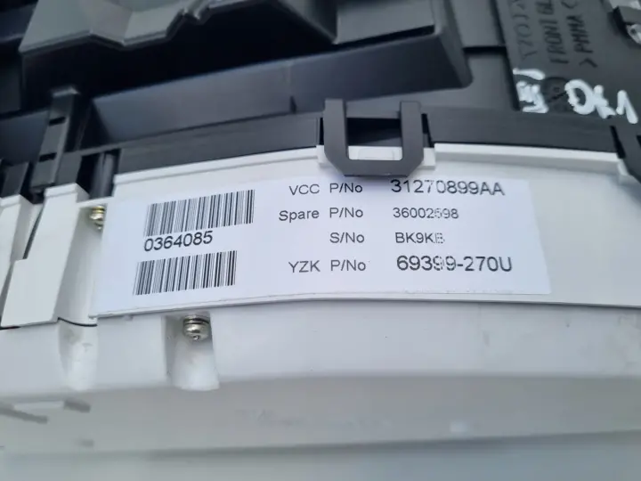 Volvo S80 II V70 III XC70 II 2.4 D5 LICZNIK ZEGARY Europa diesel 31270899AA